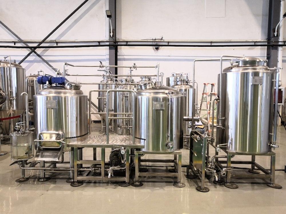 Why do breweries use hot water tanks and what size should we choose?